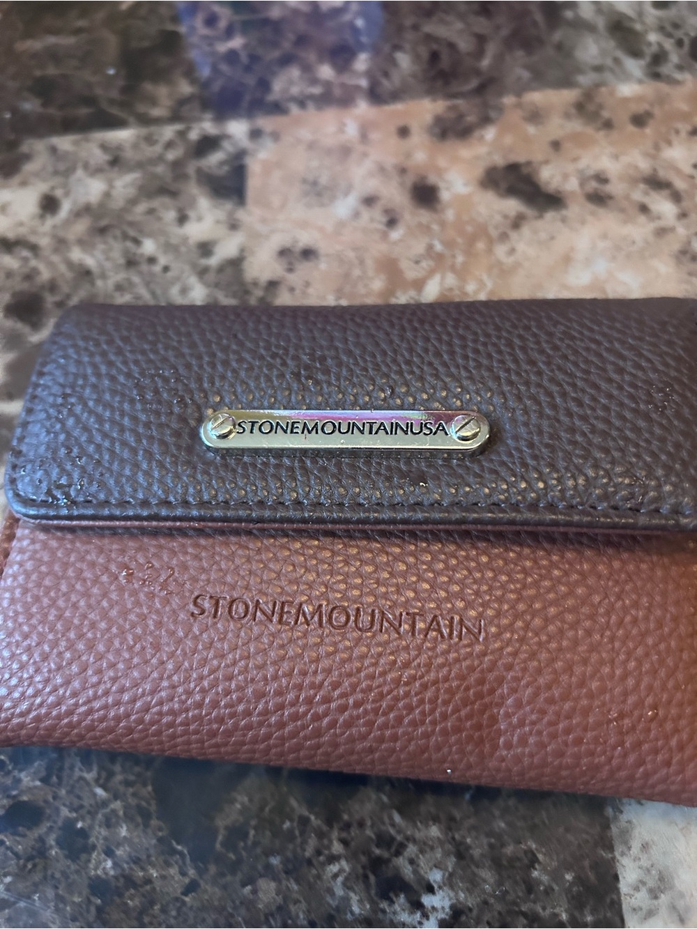 Stone Mountain Accessories Two-Tone Brown Leather Key & Card Holder like new
